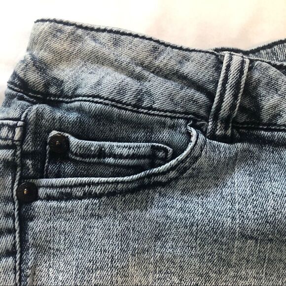 Celebrity Pink Size 3 Jean Shorts!! - Picture 5 of 9